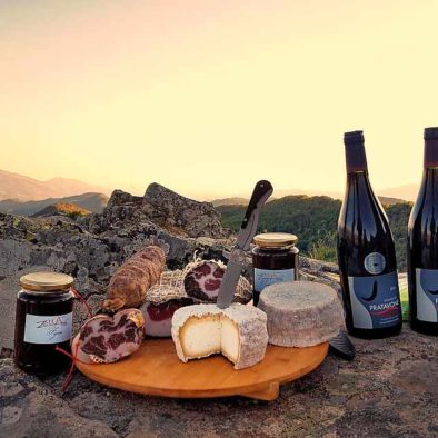 picnic au bozzi avec charcuterie et fromage corse