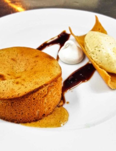 Fondant aux châtaignes corses, avec parfait à la vanille.